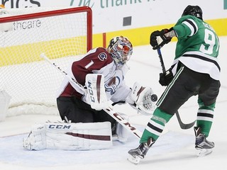 Brankár Colorada Avalanche Semjon Varlamov sa stal prvou hviezdou týždňa v NHL.