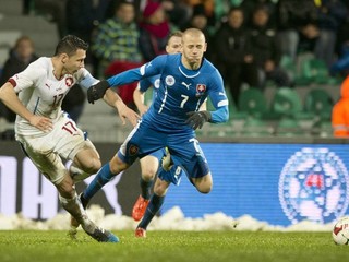 Vladimír Weiss (vpravo) mladší je aj členom kádra slovenskej futbalovej reprezentácie.