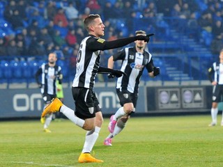 Marek Kuzma ešte v drese Spartaku Myjava oslavuje strelený gól.