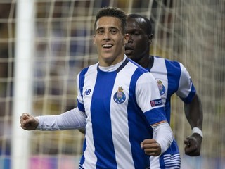Cristian Tello oslavuje v drese FC Porto gól, ktorý strelil v rámci skupinovej fázy Ligy majstrov do siete Maccabi Tel Aviv.