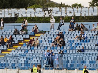 Sektor Ultras fanúšikov Slovana býval v posledných mesiacoch takmer prázdny.