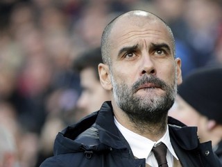 Pep Guardiola je v neľahkej situácii.