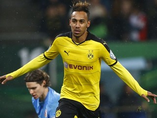 Pierre-Emerick Aubameyang strelil oba góly Dortmundu.