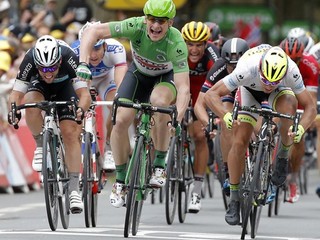 Andre Greipel (uprostred) je veľkým súperom Petra Sagana (vpravo).