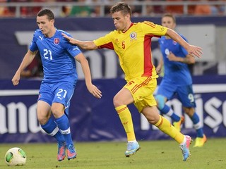 Samuel Štefánik (č. 21) debutoval v národnom tíme v auguste 2013 v zápase na pôde Rumunska.