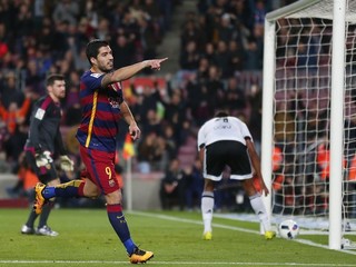 Útočník Barcelony Luis Suarez strelil štyri góly.