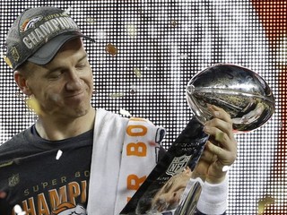 Necíti si končeky prstov. Manning vyhral druhýkrát Super Bowl