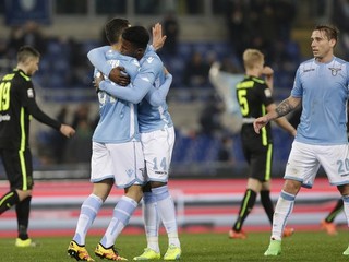 Lazio viedlo už 3:0, no súperovi dovolilo znížiť na rozdiel jediného gólu. Záver však patril opäť domácim.