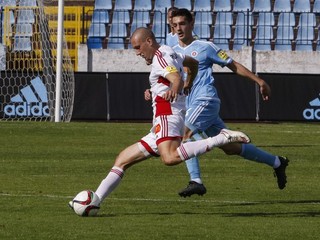 Rundič (pri lopte) zostane v kádri Trenčanov. V najbližšom období ho však čaká rekonvalescencia.