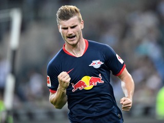 Timo Werner oslavuje druhý gól v zápase proti Borussii Mönchengladbach.