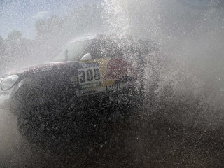 V nedeľu organizátori Dakaru etapu zrušili, pondelňajšiu skrátili.