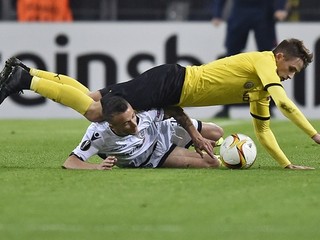 Záber, v ktorom je veľa symboliky ohľadom Januzajovho nevydareného pôsobenia v drese BVB.