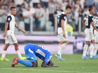 Kalidou Koulibaly z SSC Neapol smúti po zápase s Juventusom Turín.