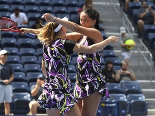 Viktória Kužmová (vpravo) a Bieloruska Alexandra Sasnovičová si na US Open 2019 zahrali v semifinále.