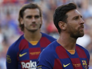 Lionel Messi (vpravo).