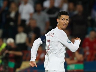 Cristiano Ronaldo počas kvalifikačného zápasu na EURO 2020 proti Srbsku.