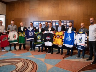 Predstavitelia hokejových klubov, ktoré budú pôsobiť v Slovenskej hokejovej lige.