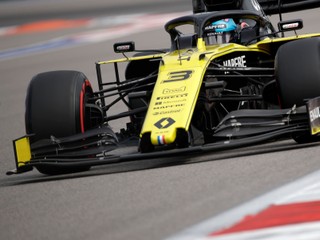 Daniel Ricciardo v monoposte Renaultu.