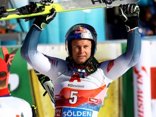 Alexis Pinturault po výhre v úvodnom obrovskom slalome v Söldene.