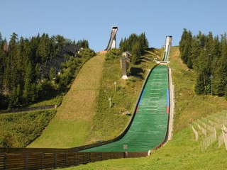 Skokanské mostíky na Štrbskom plese.