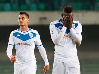 Mario Balotelli (vpravo) v drese Brescie Calcio.