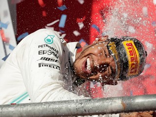 Britský pilot formuly 1 Lewis Hamilton na Mercedese získal 6. titul majstra sveta F1.