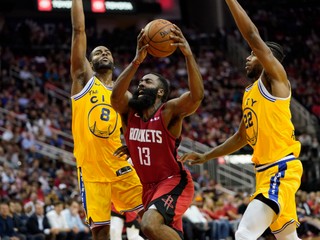 James Harden (13) v zápase základnej časti NBA 2019/2020 Houston Rockets - Golden State Warriors.