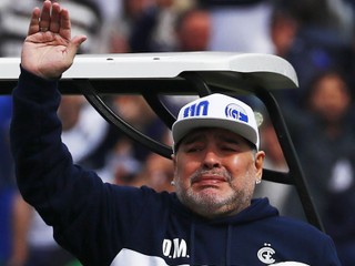 Maradona vyslyšal fanúšikov, rozmyslel si odchod z Gimnasie