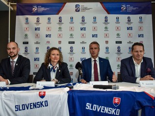 Zľava tréner Peter Kúdelka, šéfka organizačného výborz Ľubomíra Kožanová, Richard Raši a Martin Kohút.