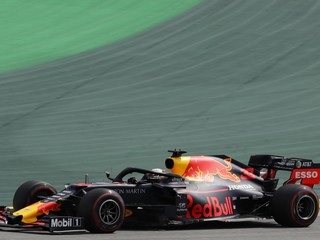 Monopost Red Bull, ktorý riadi Max Verstappen.