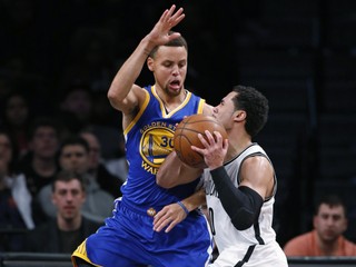 Shane Larkin (vpravo) na archívnej snímke