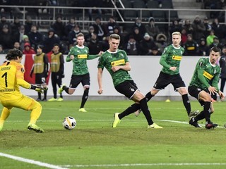 Obrana Borussie Mönchengladbach kapituluje.