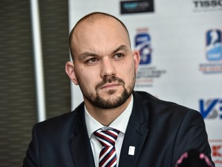 Tréner slovenskej hokejovej reprezentácie žien do 18 rokov Peter Kúdelka.