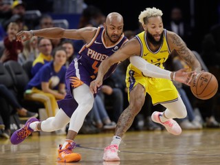 Jevon Carter z Phoenixu Suns a Ky Bowman z Golden State Warriors.