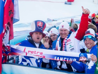Fanúšikovia slovenskej lyžiarky Petry Vlhovej počas 2. kola obrovského slalomu žien Svetového pohára v alpskom lyžovaní v rakúskom Lienzi.
