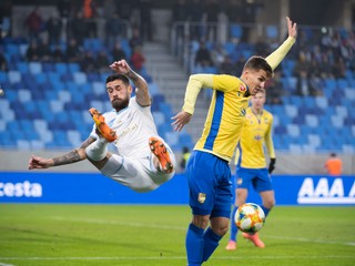 Matej Oravec (vpravo) v drese Dunajskej Stredy.