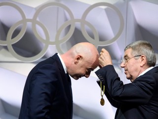 Gianni Infantino (vľavo).