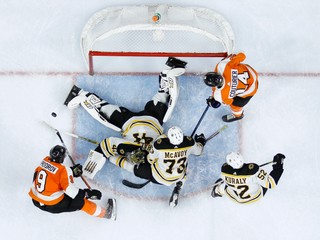Jaroslav Halák v zápase Boston Bruins - Philadelphia Flyers.