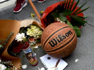 Fanúšikovia spomínajú na basketbalovú legendu. 