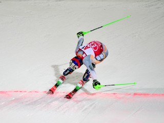 Víťaza prvého kola diskvalifikovali, slalom v Rakúsku narušila polonahá žena