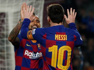 Arturo Vidal a Lionel Messi.