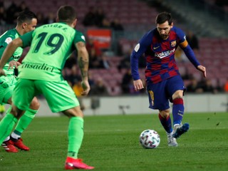 Lionel Messi (vpravo) v zápase FC Barcelona - CD Leganés.