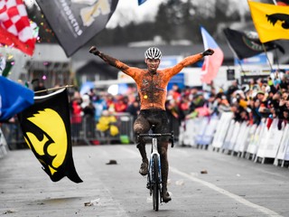 Mathieu van der Poel obhájil titul majstra sveta v cyklokrose.