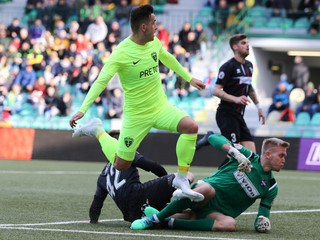 Lukáš Jánošík (vo výskoku) ešte v drese MŠK Žilina.