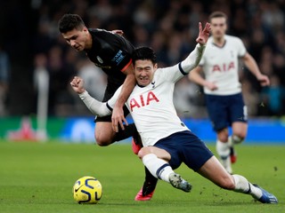 Heung-Min Son (vpravo).