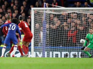 Momentka zo zápasu Chelsea - Liverpool.