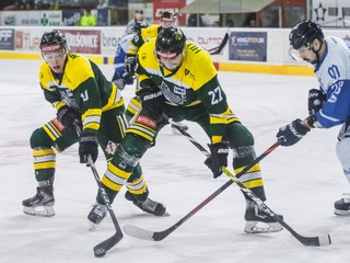 Peter Húževka (v strede).