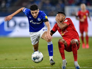 Amine Harit (vľavo) v drese Schalke.
