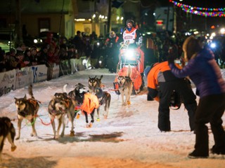 Thomas Waerner prichádza do cieľa Iditarodu.