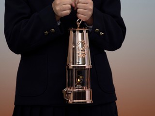 Špeciálny lampáš na prepravu olympijského ohňa.